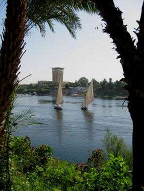 http://photos.igougo.com/images/p175112-Egypt-Feluccas_off_Elephantine_Island.jpg